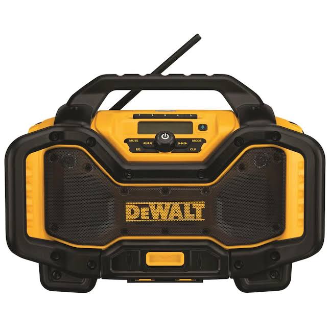 DCR025 20-Volt MAX Bluetooth Radio with built-in Charger
